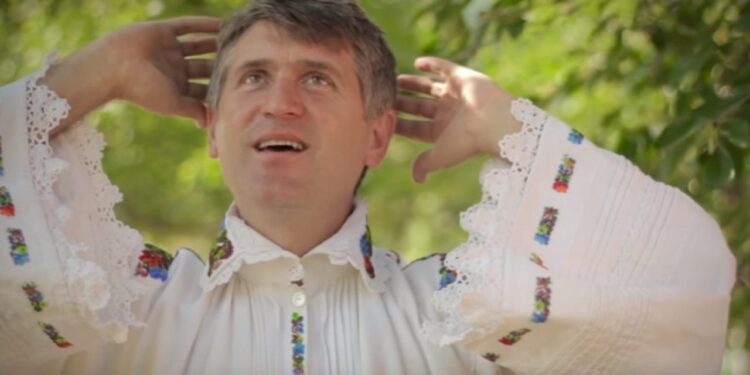 Pomohaci are stea la Hollywood. Fostul preot a plătit 10 euro