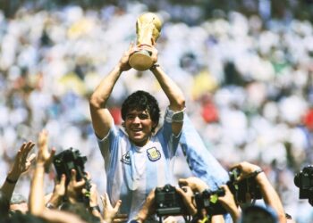 a murit maradona