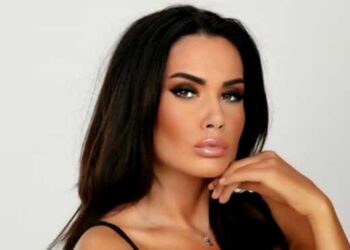Oana Zăvoranu, prinsă la înghesuială. Vedetele s-au aliat împotriva brunetei. O dau în judecată