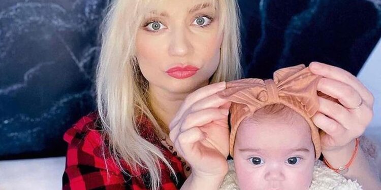 Cristina Cioran se pregătește de botez. Cine vor fi nașii micuței Ema