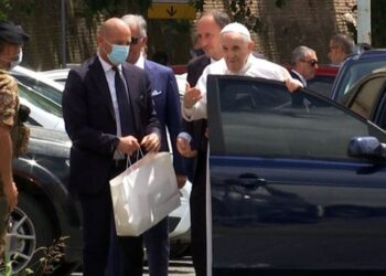 Pentru prima dată în istoria omenirii, un papă încalcă protocolul. Suveranul Pontif a mers la Ambasada Rusiei de la Vatican