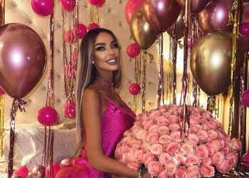 Bianca Drăgușanu și-a sărbătorit ziua de naștere în pijamale