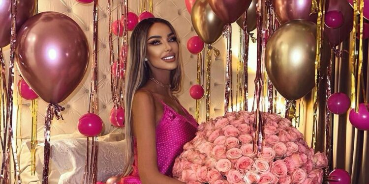 Bianca Drăgușanu și-a sărbătorit ziua de naștere în pijamale