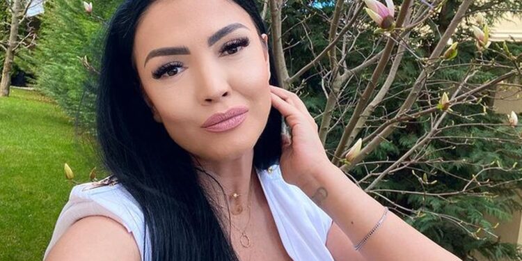 Andreea Mantea și-a prins iubitul în pat cu o superbă femeie. Ce a făcut prezentatoarea
