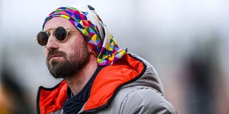 Dani Oțil este un soț inteligent. Știe cum să gestioneze problemele din familie