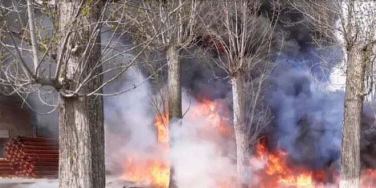 Incendiu puternic în Arad. Totul a fost provocat de un copil de 11 ani