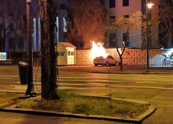 Sinucidere în fața Ambasadei Rusiei. Bogdan Drăghici, președintele Asociației TATA, s-a incendiat și a intrat în gardul instituției