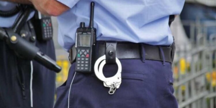 Un poliţist în uniformă a fost prins în timp ce a sustras produse de la Dedeman. Acum doi ani, a furat de la Leroy Merlin