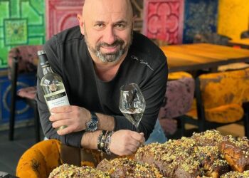 Chef Cătălin Scărlătescu e cu nervii la pământ. Cine îi pune bețe în roate ca să nu-și deschidă restaurantul