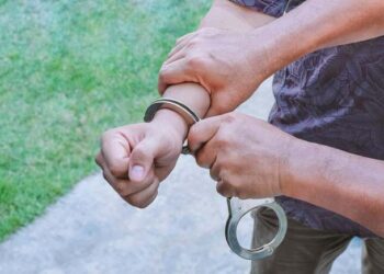 Monstrul din Pecica a fost demascat de propria soție. Bărbatul și-a violat fiica vitregă de doar 14 ani