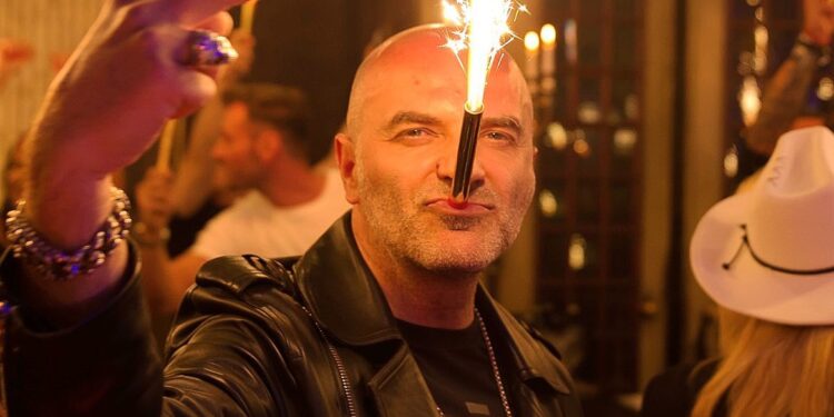 Dan Capatos și-a serbat ziua de naștere. Tortul primit a fost cu adevărat ieșit din comun