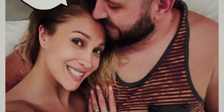 LORA, PETRECERE FABULOASĂ LA MARE