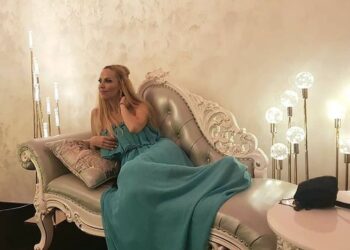 Anca Neacșu, fosta componenta a trupei ASIA, trece prin momente grele. Vedeta a hotărât să divorțeze