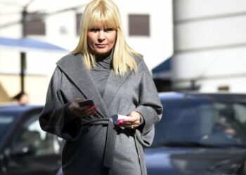Elena Udrea își asigură un venit sigur și din pușcărie. Ce vrea acum să câștige blonda