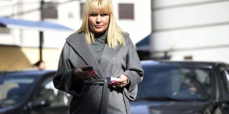 Elena Udrea își asigură un venit sigur și din pușcărie. Ce vrea acum să câștige blonda