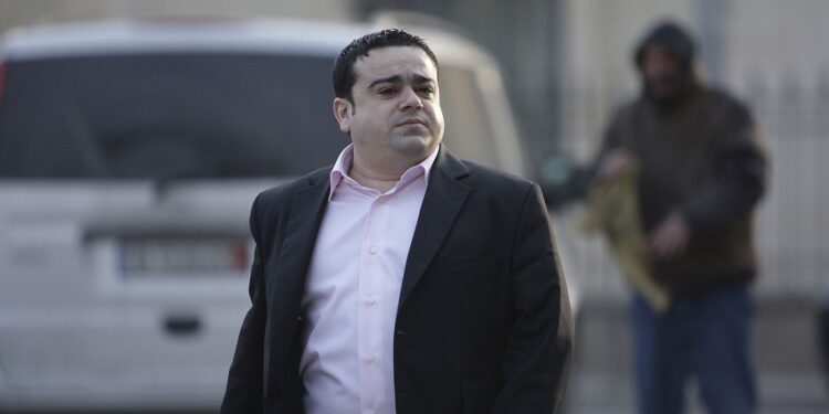 S-a găsit răspunsul la o întrebare care a stat mult timp pe buzele tuturor. De ce Adrian Minune a rămas la 1.50 m înălțime
