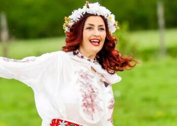 Rona Hartner s-a săturat de bărbații fără educație. „Li se spune că ei au voie să facă orice, că sunt bărbați și că lor li se iartă”