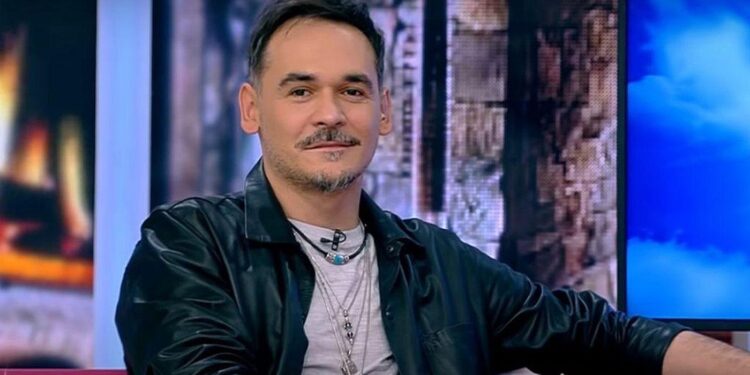 Răzvan Simion și-a luat iubita la filmări, la malul mării. Prezentatorul și Dani Oțil au făcut prima fotografie de familie