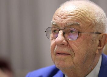 Ultimele detalii despre starea de sănătate a lui Alexandru Arșinel. Copiii i-au luat telefonul. Prietenii de la teatrul Tănase sunt îngrijorați