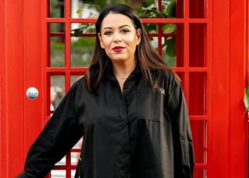Oana Roman a ajuns la sapă de lemn. Își vinde casa