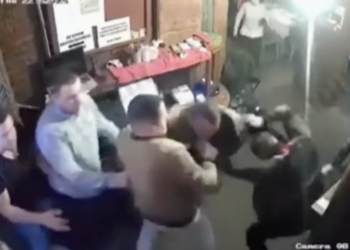 VIDEO | Bătaie ca-n filme cu consilieri PSD într-un bar din Huși