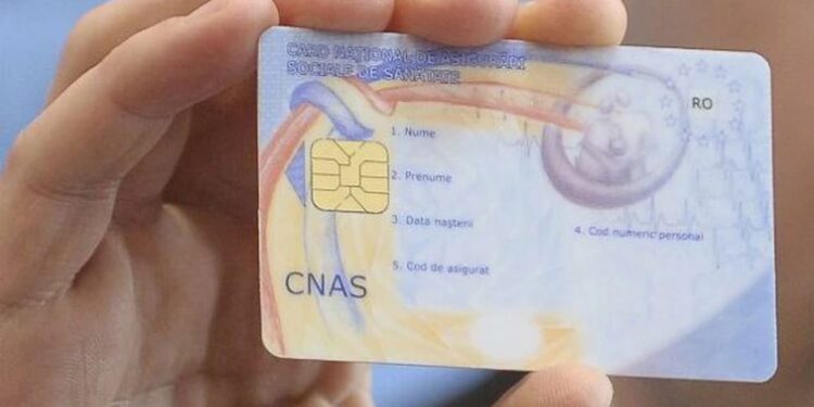 Mulţi români, nevoiți să dea bani la doctor pentru că nu au primit cardul de sănătate