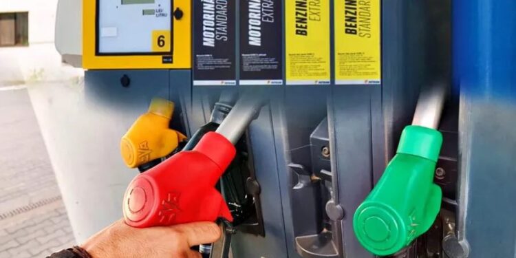 Nouă scumpire a carburanților azi, a treia de la începutul lunii martie. Care sunt prețurile