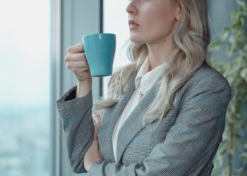 Cum își ia adio o femeie puternică de la bărbatul care i-a greșit