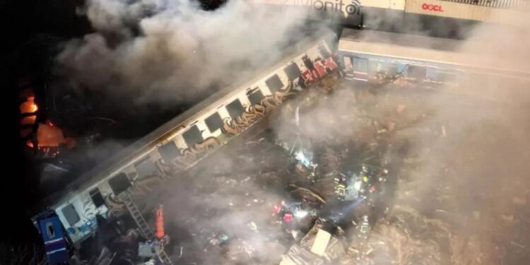 Tragedie! 32 de morți și 85 de răniți, după ce un tren de pasageri și un marfar s-au ciocnit frontal