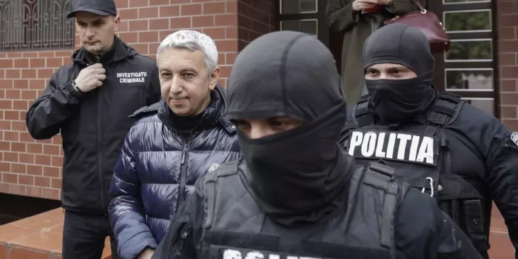 Dan Diaconescu a fost ridicat de mascați din locuința sa. Fosta vedetă TV e acuzată de relații intime cu minori