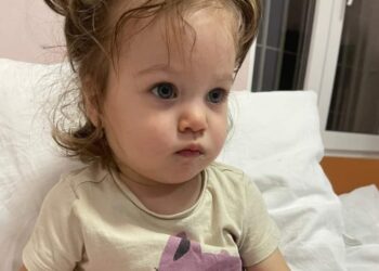 Theoris Darya are nevoie de oameni cu suflet mare pentru a-i da o șansă la viață! Fetița de un an și jumătate se luptă cu cancerul