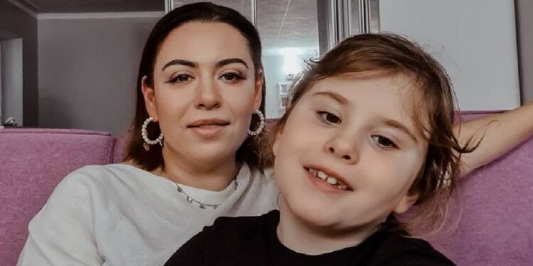Fiica Oanei Roman a ajuns la spital. I s-a făcut rău la școală: ”Am ajuns cu ea la camera de gardă!”