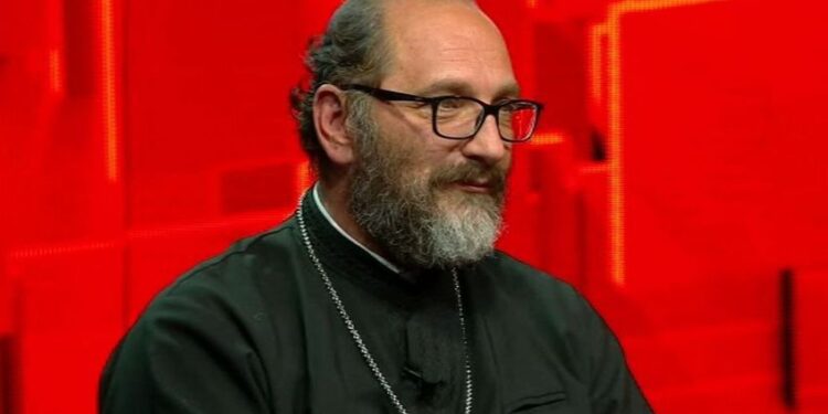 Cine este și cu ce se ocupă soția părintelui Constantin Necula! Are o funcție importantă în Sibiu