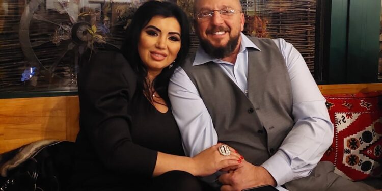 Adriana Bahmuţeanu, fără perdea! Dezvăluiri intime despre relaţia cu proaspătul soţ: ”Mă aleargă prin casă! Uneori nu putem că sunt copiii treji”