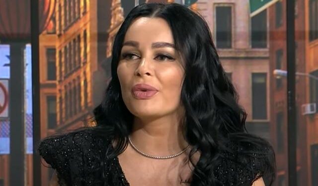 Brigitte Pastramă, cu mașina pe platformă. Ce a pățit vedeta pe străzile din București