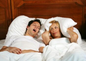 Sforăi seară de seară? Consumă acest suc și scapă de orice griji: ”Face minuni”