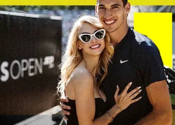 Andreea Bălan nu se mai dezlipește de Victor Cornea! Artista a plecat de acasă cu noul iubit