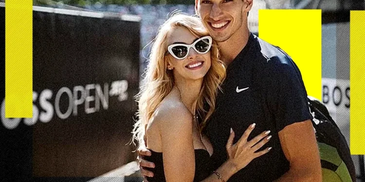 Andreea Bălan nu se mai dezlipește de Victor Cornea! Artista a plecat de acasă cu noul iubit
