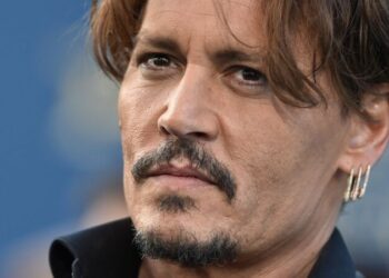Johnny Depp, găsit inconștient în camera sa de hotel, înaintea concertului din Budapesta