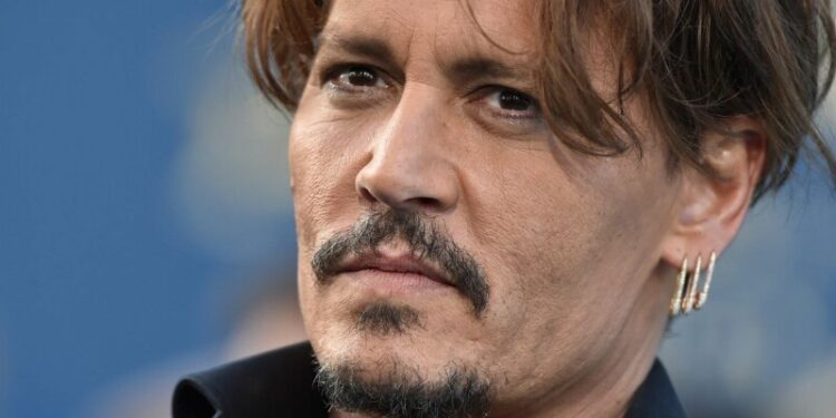 Johnny Depp, găsit inconștient în camera sa de hotel, înaintea concertului din Budapesta