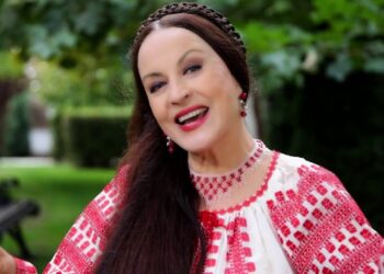 „Îmi fac ziua prin cântec” Maria Dragomiroiu și-a sărbătorit ziua de naștere pe scenă