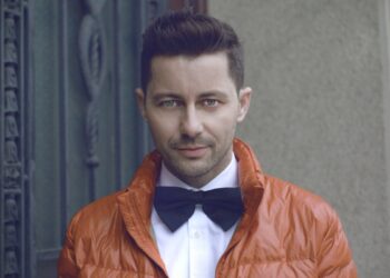 Cântărețul Adrian Sînă, acuzat că ar da țepe la nunți. Cum se apără artistul