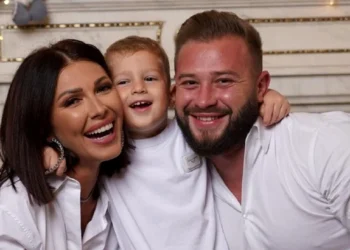 Cum îl crește Ilinca Vandici pe băiatul ei după separarea de Andrei Neacșu. Vedeta a ”dat din casă”